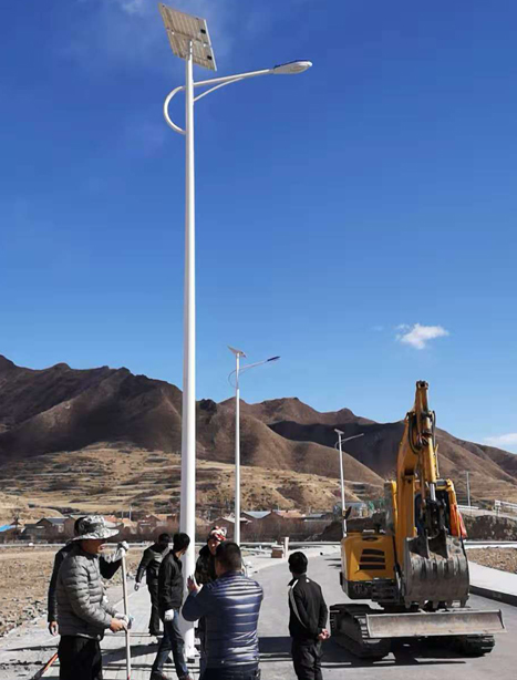 甘南碌曲10米城关太阳能路灯项目