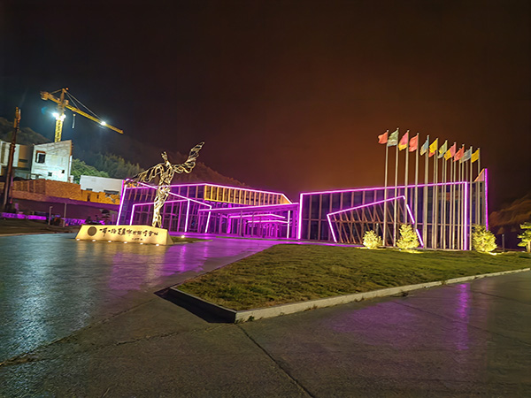 城市亮化是现代城市建设的重要组成部分,它不仅可以美化城市的夜景,还能提升城市的整体形象。随着科技的不断进步,城市亮化也得到了更多的关注和创新。本文将介绍一些关于城市亮化的创意和技术,帮助读者了解城市亮化的重要性以及如何进行城关城市亮化的规划和实施。 城市亮化是现代城市建设的重要组成部分,它不仅可以美化城市的夜景,还能提升城市的整体形象。随着科技的不断进步,城市亮化也得到了更多的关注和创新。本文将介绍一些关于城市亮化的创意和技术,帮助读者了解城关城市亮化的重要性以及如何进行城关城市亮化的规划和实施。